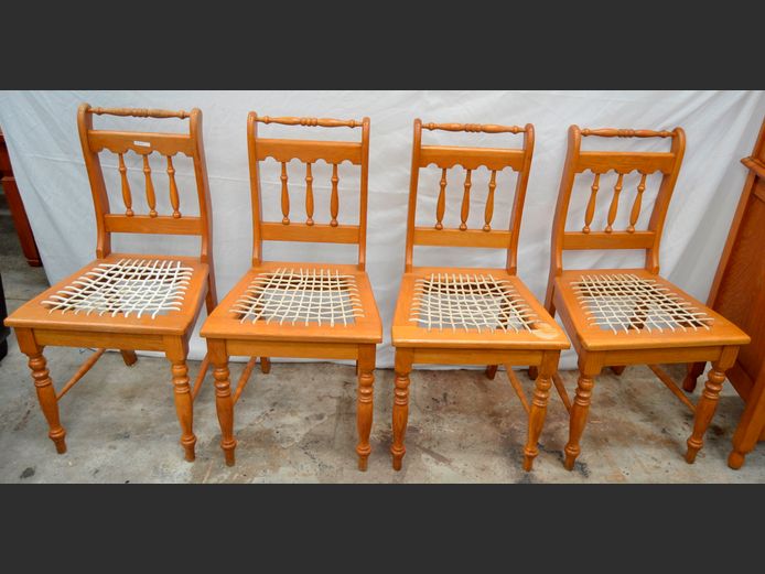 SET OF 4 OAK DINING CHAIRS WITH RIEMPIE SEATS