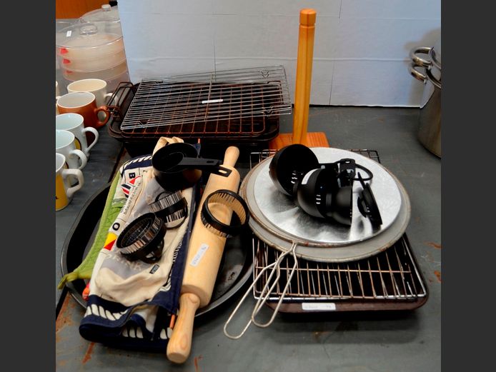 BAKING TRAYS, MEASURING CUPS, ROLLING PIN, etc