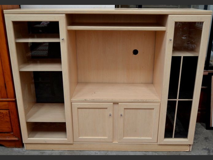 MAPLE FOIL 4-DOOR TV UNIT, 162 x 46 x 130cm [Water damage to base, Back loose, scratched] [#: 412629404]