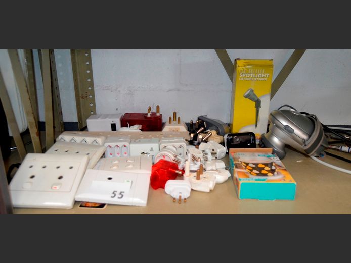 LOT: PLUGS & SWITCHES