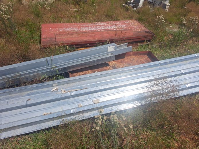 Assorted steel doors & roofing sheet scrap
