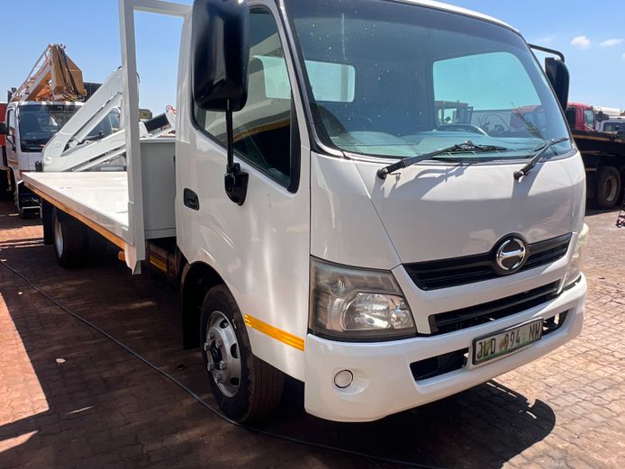 2019 Hino 300 with 4ton Bongfigioli Crane