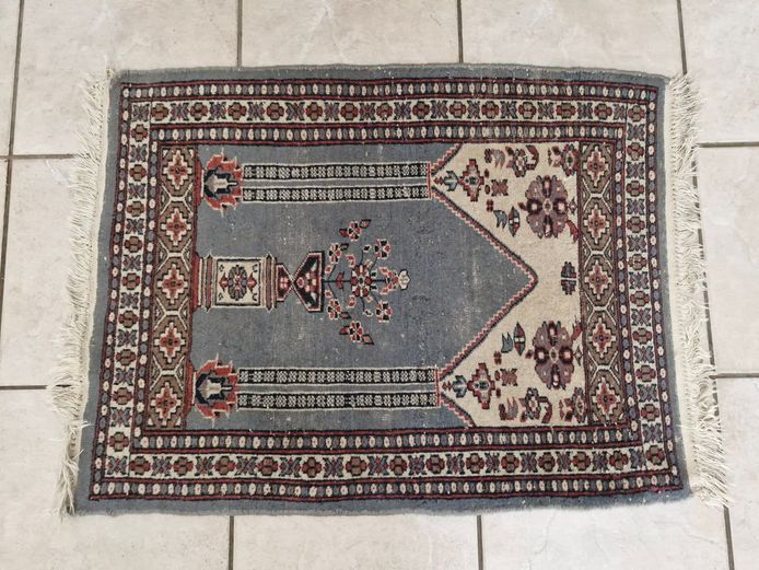 Small Hand-Woven Traditional Persian Style Mihrab Area Rug