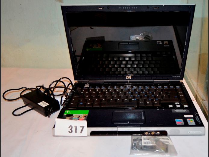 HP PAVILION DV1000 LAPTOP [Switches on]