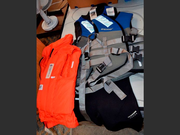 LOT: 3 x LIFE JACKETS & A LADIES WETSUIT