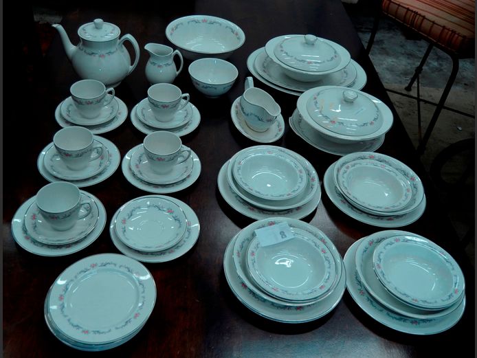 GRINDLEY "SATIN WHITE" 51-PIECE PART DINNER SERVICE