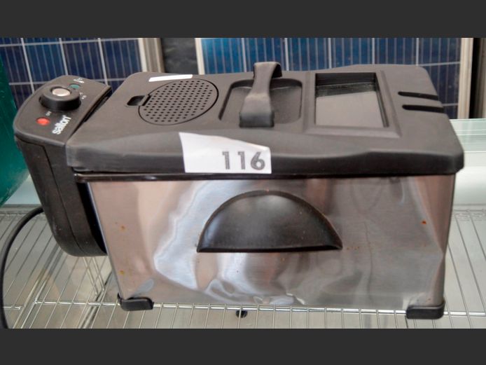 SALTON 3 LITRE CHIP FRYER [Switches on, untested further]