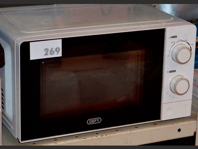 DEFY MANUAL MICROWAVE [Switches on, untested further]