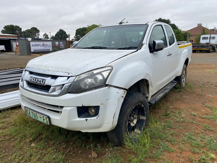 ISUZU KB300 EXTENDED CAB