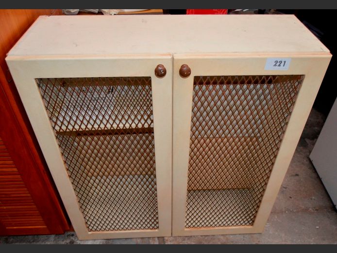 WHITE CHICKEN MESH FRONT 2-DOOR WALL MOUNT CABINET, 91 x 33 x 95cm