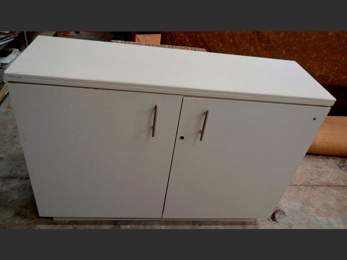 WHITE 2-DOOR CREDENZA, 130 x 40 x 93cm [Top scratched]