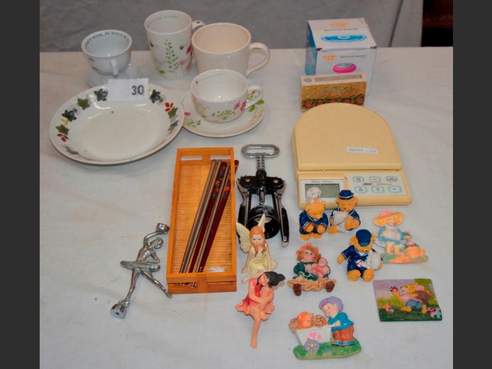 KITCHEN SCALE, MUGS, ORNAMENTS, MINI ELECTRONIC MASSAGER, etc [Untested]