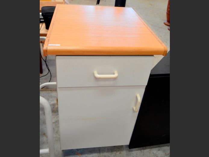 WHITE SINGLE DOOR CABINET WITH OAK FOIL TOP, 60 x 54 x 90cm
