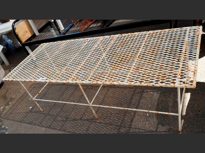 METAL & MESH PATIO TABLE, 152 x 61 x 52cm [Rusted]