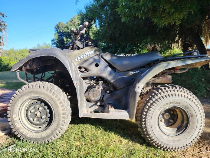 Suzuki 250 4 wiel motorfiets