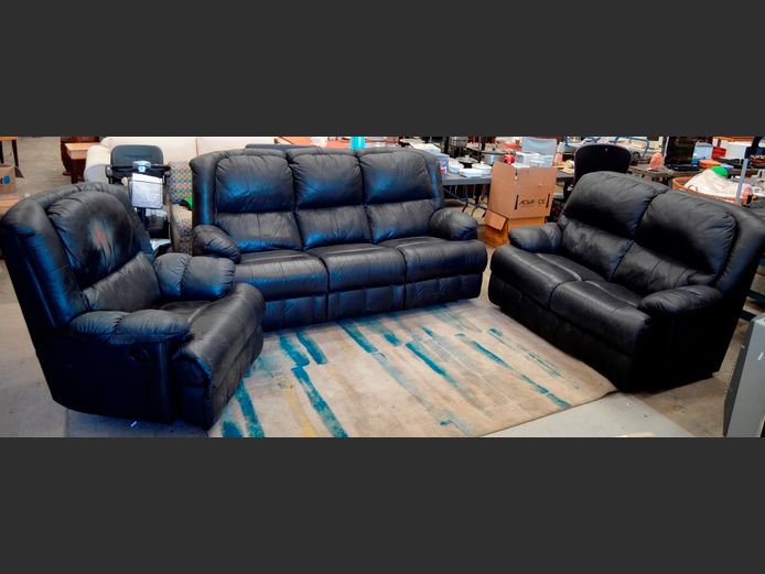 BLACK LEATHER 3-PIECE, 6-SEATER RECLINING LOUNGE SUITE [Headrest to 1 armchair stained]