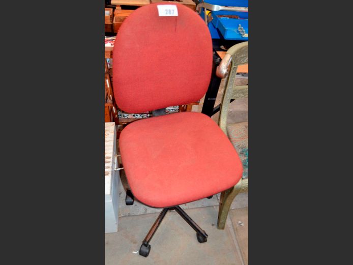 BURGUNDY SWIVEL OFFICE CHAIR