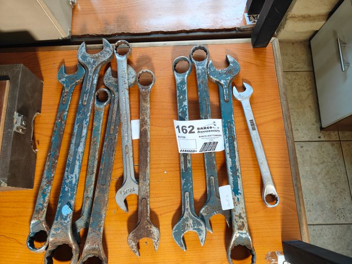 10 X VARIOUS SPANNERS