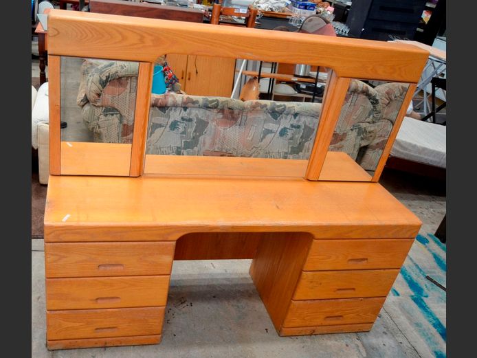 OAK 6-DRAWER DRESSING TABLE WITH MIRROR & STOOL, 159 x 47 x 133cm & 47 x 40 x 35cm [Water damage to base]