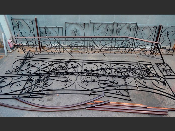 LOT: WROUGHT IRON BALUSTRADES