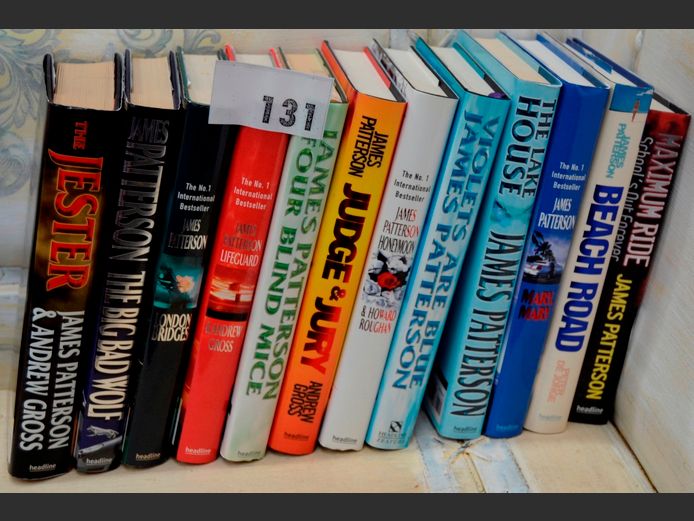 COLLECTION OF 12 JAMES PATTERSON HARD COVER NOVELS