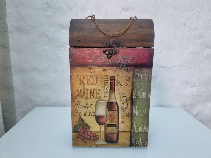Vintage Wooden Wine Presentation Box & Keepsake Chest