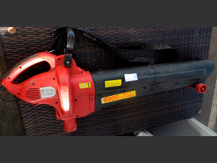 LAWNSTAR ELECTRIC LEAF BLOWER [Switches on, untested further]