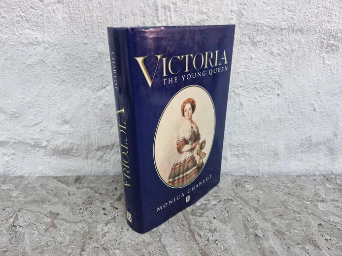 Victoria: The Young Queen by Monica Charlot