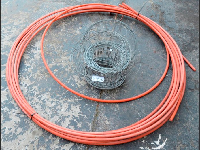 LOT: PLUMBING PIPES & REINFORCING WIRE