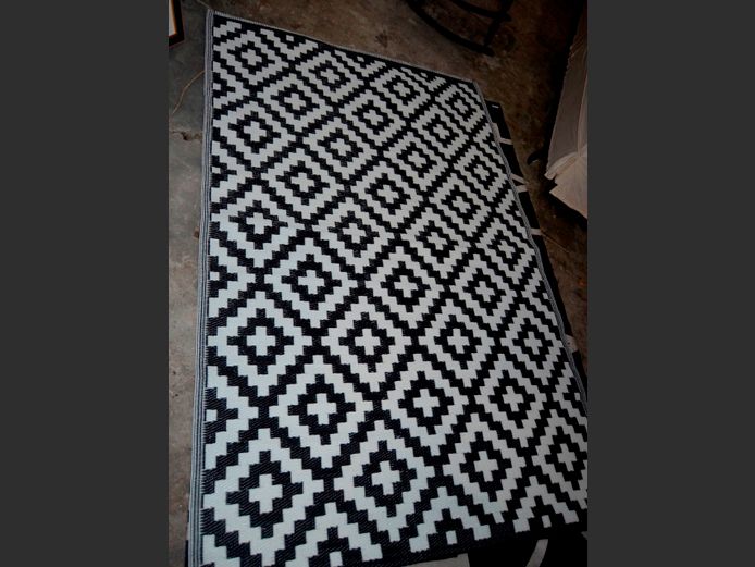 BLACK & WHITE WOVEN CARPET, 221 x 150cm