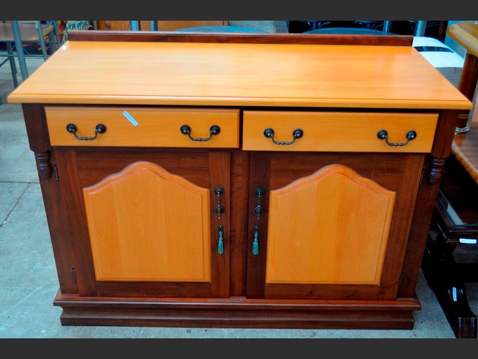 YELLOWWOOD & IMBUIA 2-DRAWER, 2-DOOR SIDEBOARD, 117 x 53 x 84cm