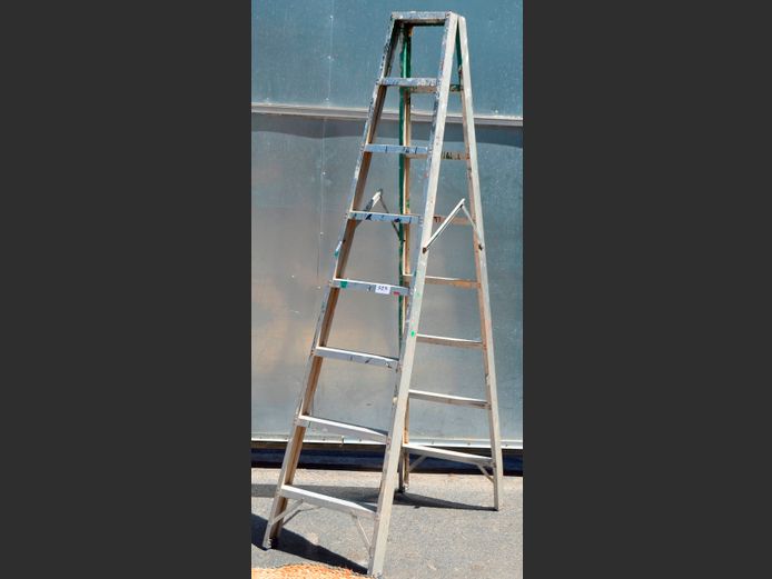ALUMINIUM 7-STEP LADDER