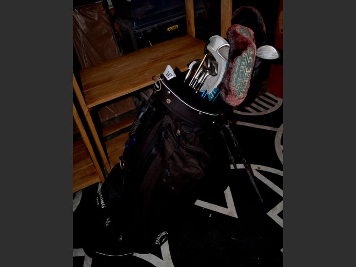 SPALDING GOLF BAG WITH CLUBS