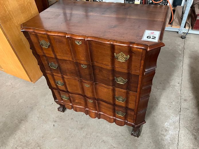 Antique chest of drawers