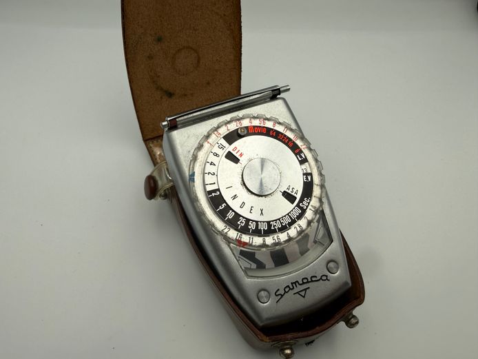 Vintage handheld camera light meter made by Samoca (Japan) with leather case