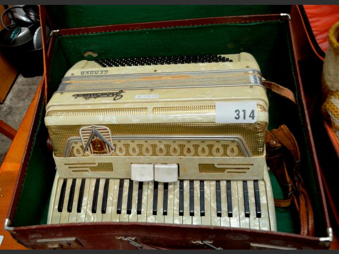 VINTAGE FRONTALINI GENOVA ACCORDION IN CASE