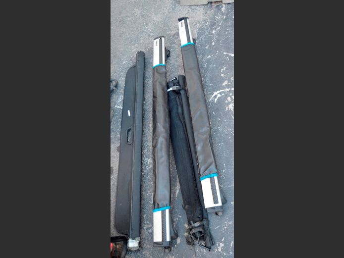 PAIR THULE ROOF RACKS, CARGO NET, etc