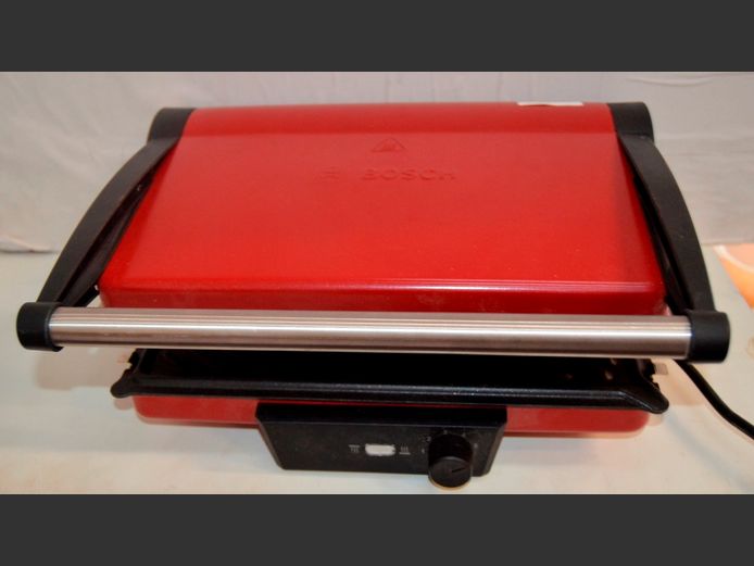 BOSCH ELECTRIC GRILL [Switches on, untested further]