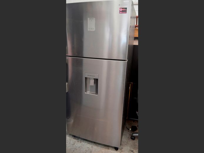 SAMSUNG STAINLESS STEEL FRONT FRIDGE FREEZER WITH WATER DISPENSER [Dead] [#: 423684398]