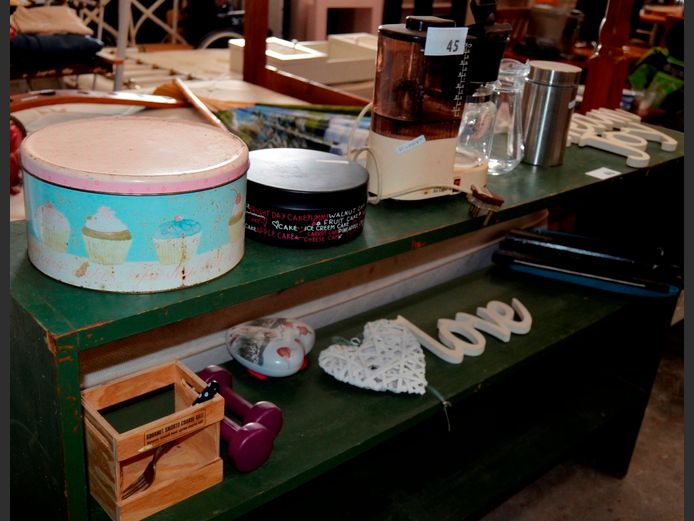 SALTON COFFEE PERCOLATOR, WALL ART, GLASS WATER JUG, COOKIE TINS, etc [Faulty] [18,20]