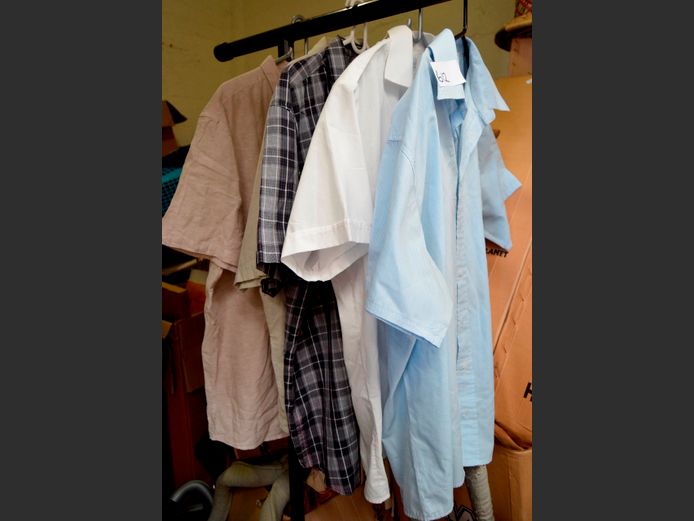 LOT OF 5: GENTS SHORT SLEEVED SHIRTS [XXL]