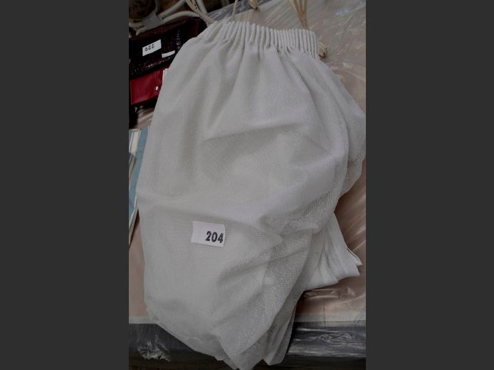 LOT: VOILE CURTAINS