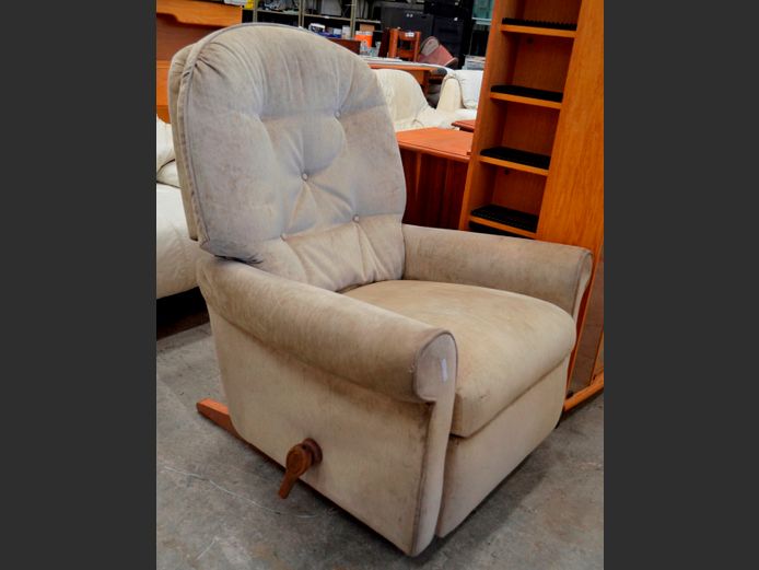BEIGE UPHOLSTERED LA-ZY BOY RECLINING ARMCHAIR [Needs a clean]