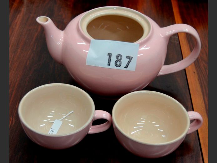 PAIR LE CREUSET PINK TEA CUPS & MATCHING TEAPOT [No lid]