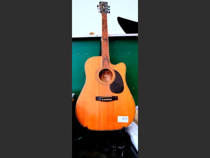 CORT ACOUSTIC GUITAR WITH STAND & GRABBER, 105cm [Untested]
