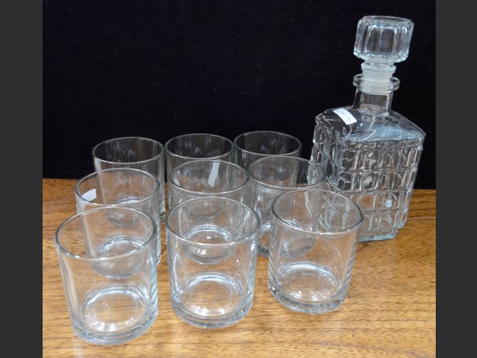 GLASS DECANTER WITH STOPPER & 9 TUMBLERS