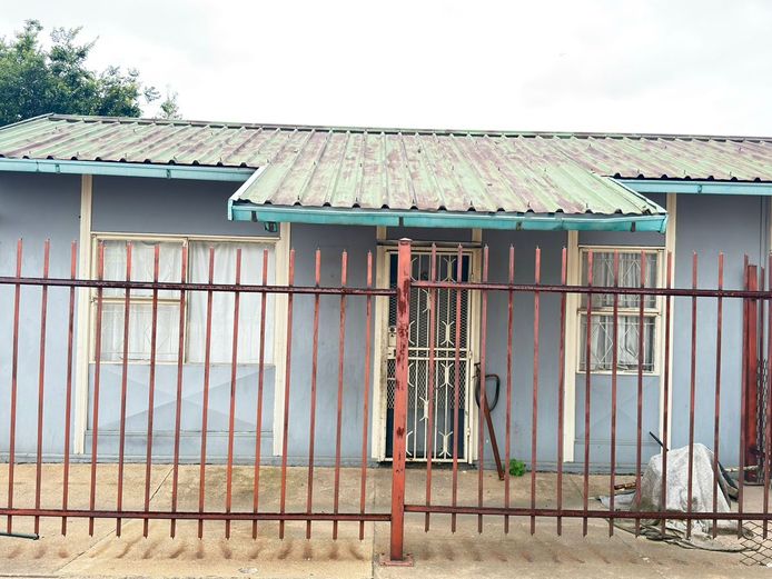 DUAL INDUSTRIAL PROPERTY IN ALRODE, ALBERTON - ON AUCTION