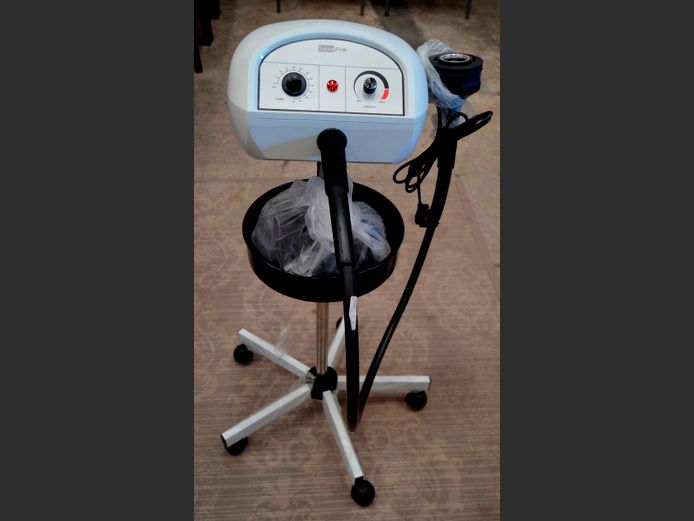 SALON PRO BODY MASSAGER [Switches on, untested further]