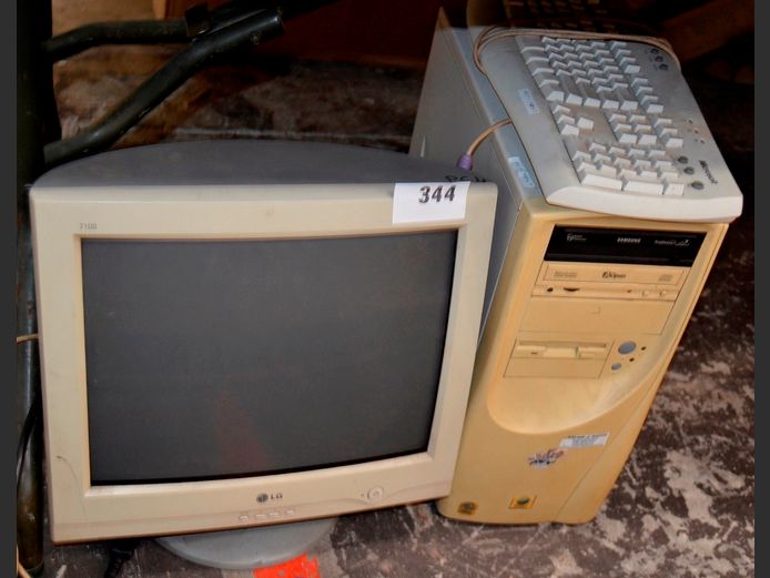 SAMSUNG COMPUTER TOWER, LG MONITOR & A KEYBOARD [Switch on]