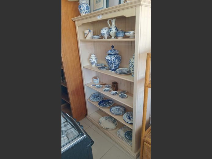 Solid wood bookshelf
